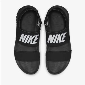 Size 10 women’s Nike Tanjun